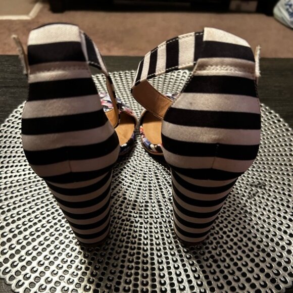 Torrid Two Strap Tapered Heel Floral Striped Sandal (WW) - Picture 8 of 11